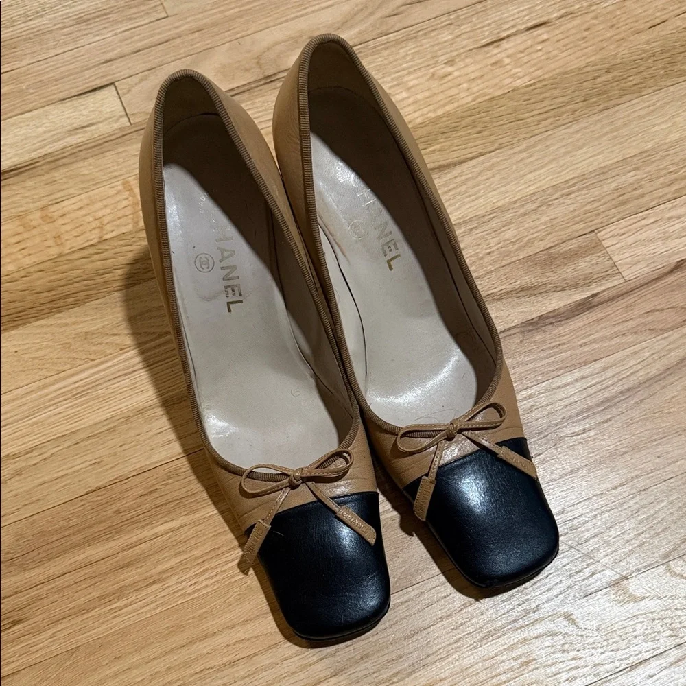 Vintage Chanel Heels - Elegant Tan and Black Women's Heels - Picture 3 of 4